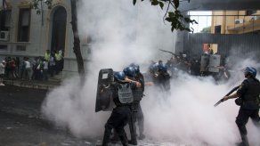 Policía dispersa con balines de goma a afectados por inundaciones en Asunción