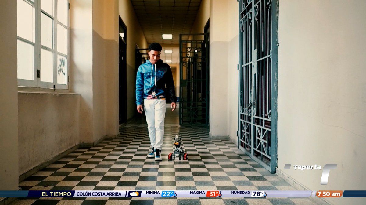 Jóvenes Brillantes: Roni Muñiz, estudiante destacado en robótica
