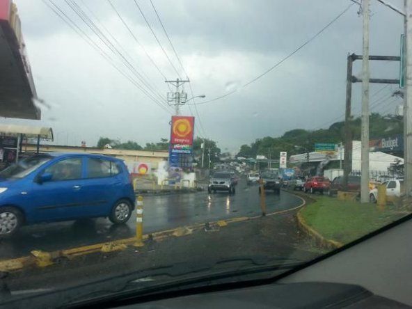 Lluvias causan tráfico pesado en varios puntos de la ciudad