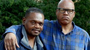 Los hermanos Henry Lee McCollum y Leon Brown ganadora la demanda por daños y perjuicios.