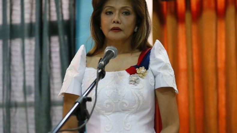 Pese a protestas, entierran a Marcos en cementerio nacional