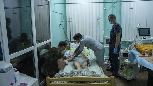 A medida que Rusia ha ampliado el territorio que controla en el este y el sur de Ucrania, el suministro de medicamentos en esas áreas ha disminuido, junto con el personal médico para administrarlos.&nbsp;