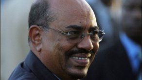 Acusan al presidente sudanés de genocidio en Darfour