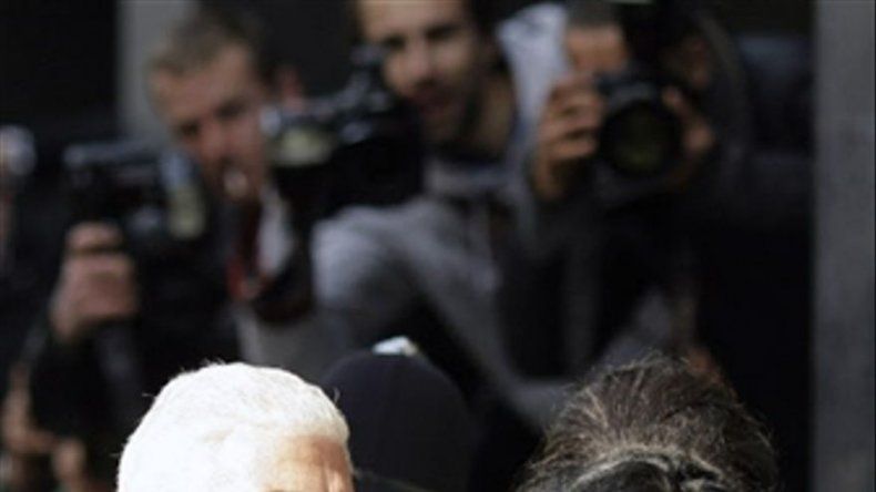 El padre de Winehouse recurre a espiritistas para contactar a Amy
