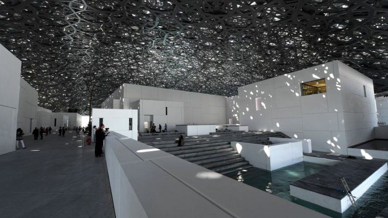 Inauguran Louvre de Abu Dabi como puente de unión entre Occidente y Oriente