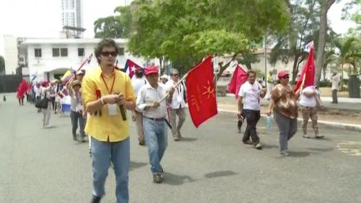Cubanos protestan en defensa de su país y Venezuela