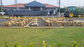 SENAN intercepta embarcación con 1,602 paquetes de presunta droga en Punta Mala