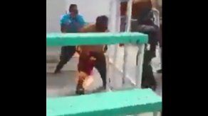 Turba mata a policía en México prendiéndole fuego