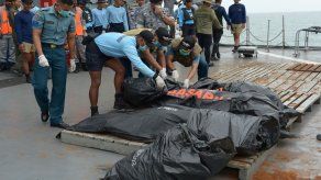 Hielo en los motores pudo provocar accidente de avión de AirAsia