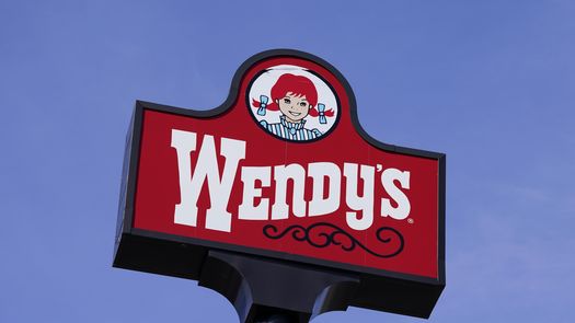 Los CDC enfatizaron que no hay evidencia alguna de que la lechuga vendida en supermercados está relacionada con el E. coli. Añadió que no le está diciendo a la gente que no coma en Wendy’s ni que deje de comer lechugas.