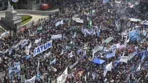 Docentes de Argentina en huelga por mayor presupuesto para Educación