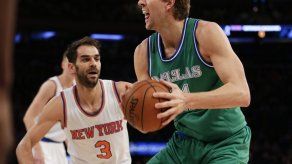 Nowitzki y Mavs superan a Porzingis y Knicks