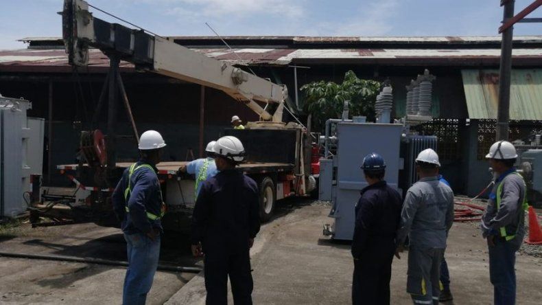 Transformador para potabilizadora en Arraiján es transportado desde Bocas del Toro