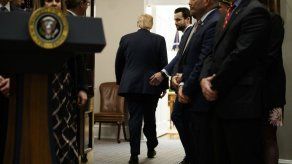 Estrategia de Trump ante investigaciones: criticar