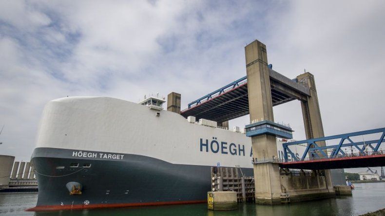 Buque portavehículos más grande del mundo atravesará el Canal de Panamá