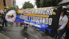 Docentes en Colombia protestan por las fallas en el nuevo servicio de salud