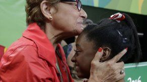 Biles gana su 3er oro en la gimnasia olímpica