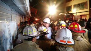 Más de 500 bomberos controlan gran incendio en el centro de Lima
