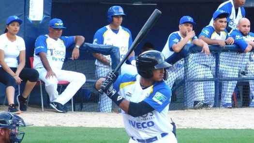 Toros y Águilas inician con triunfo en Probeis
