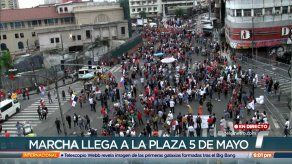 Gran cantidad de manifestantes marchan desde el parque Porras