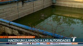 Residentes de Villa del Lago temen epidemia por desborde de aguas servidas