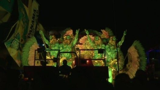 Emoción en el Parque Porras tras tradicional paseo nocturno de las reinas tableñas