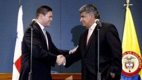 Panamá busca con Colombia solución al tránsito ilegal de cubanos