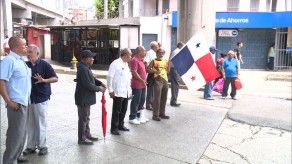Jubilados cierran la 5 de mayo para exigir aumento de salarios