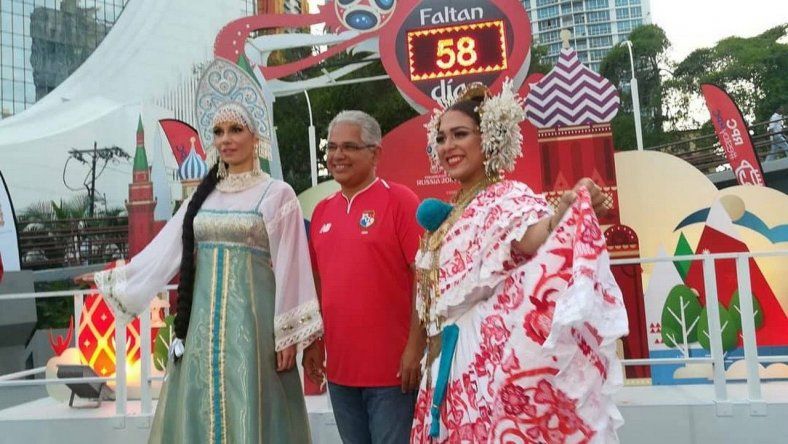 Inauguración del reloj con la cuenta regresiva de Rusia 2018