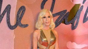 Donatella Versace utiliza redes sociales para dulcificar su imagen pública