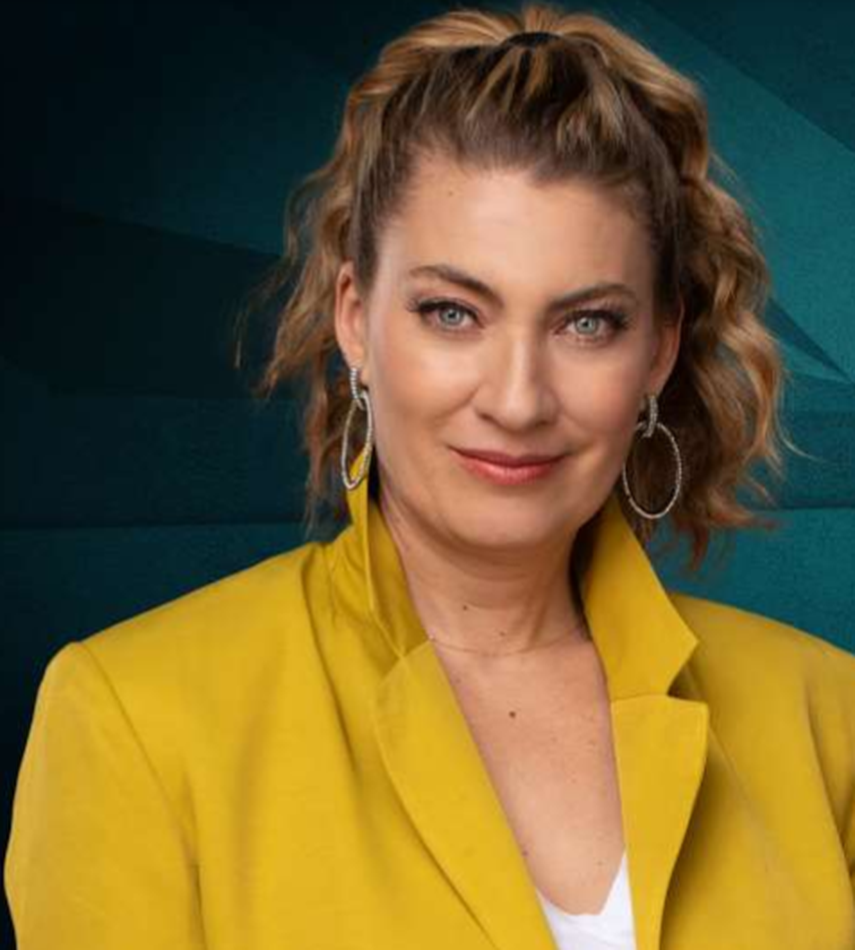 Adriana Arango es Violeta Dávila Adriana Arango es Violeta Dávila