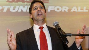 Senador por Nebraska enfrenta críticas por no apoyar a Trump