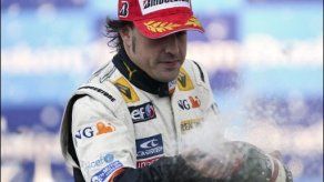 Alonso seguirá en Renault pero no olvida a Ferrari