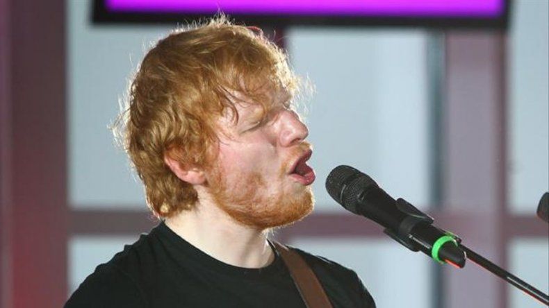 Ed Sheeran se desmayó mientras le hacían su último tatuaje