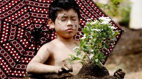 Colombianos se entierran para recordar a víctimas del conflicto