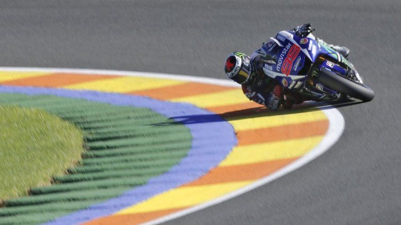 Lorenzo gana el primer asalto al título en Valencia
