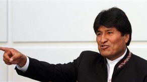 Morales decreta doble salario como regalo navideño