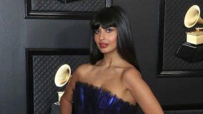 Jameela Jamil le da una tregua a las Kardashian