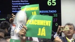 Comisión parlamentaria brasileña recomienda abrir juicio de destitución a Rousseff