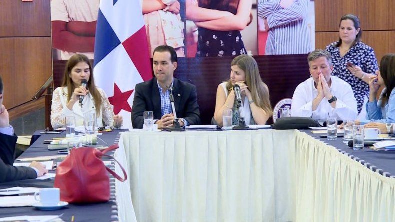 Sugieren al Minsa suspender nueva regulación de publicidad de productos por inconsulta
