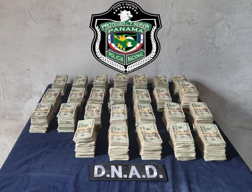 Policía aprehende a dos personas con miles de dólares escondidos entre pipas Policía aprehende a dos personas con miles de dólares escondidos entre pipas