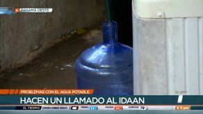 Moradores de Villa Rosario sólo reciben agua una vez a la semana