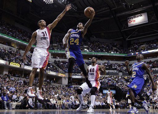 Granger anota 25 puntos en victoria de los Pacers sobre el Heat