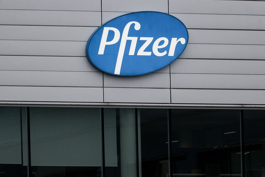 La OMS también solicita a Pfizer ser más transparente y abierta sobre el coste y la disponibilidad de su píldora y ampliar su licencia para que puedan hacerse más genéricos.