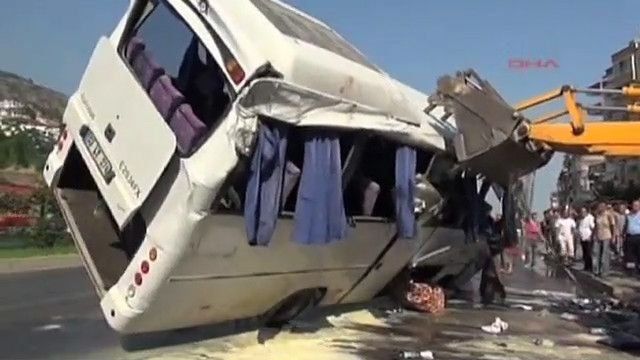 Accidente de bus de turismo deja dos muertos y varios heridos en Turquía