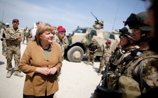 Merkel apoya a Samaras en sus reformas y lo alienta a continuar
