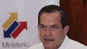 Canciller de Ecuador tratará en Venezuela diálogo entre Gobierno y oposición