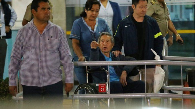 Familiares de víctimas de Fujimori pedirán ayuda al papa para anular indulto