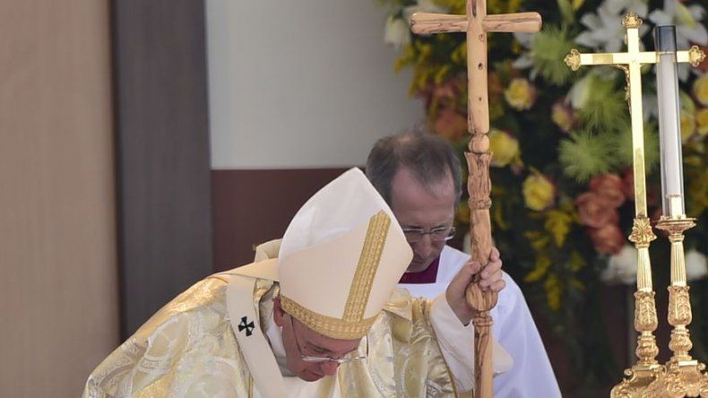 El papa reza en santuario con enfermos y ancianos