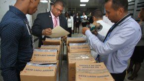 Contraloría entrega al MEF primeros CEPADEM para pago a partir del 1 de diciembre